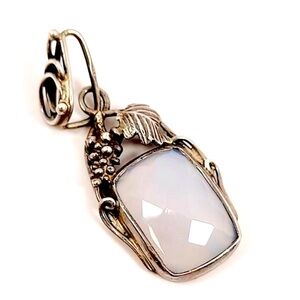 Stunning Vintage Silver 925 Faceted Chalcedony Grape Vine Pendant, 6 grams, EUC
